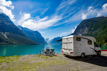 Die Alpen sind ein Top-Ziel für Wohnmobiltouren mit atemberaubenden Landschaften.