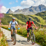 Beim Radfahren oder E-Biken lässt sich die Natur im Paznaun besonders schön erleben.